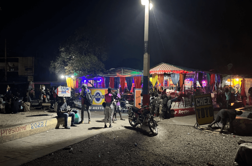  La vie au Carrefour de l’aéroport, la nuit