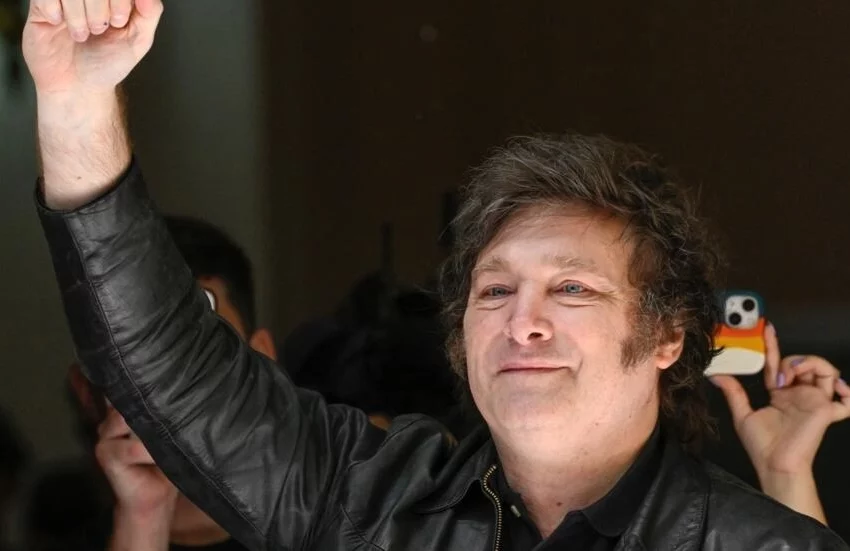  Le candidat antisystème Javier Milei remporte la présidentielle en Argentine