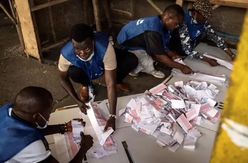  Le Liberia compte les voix au lendemain de la présidentielle