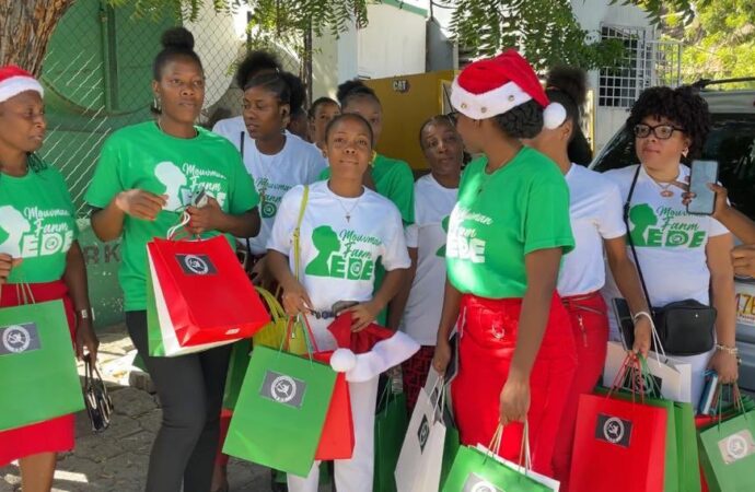  Distribution de Kits sanitaires par le parti EDE en collaboration avec « Mouvman Fanm EDE » à Port-au-Prince