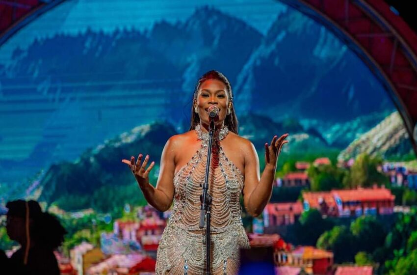  Rutshelle Guillaume envoûte  sa El Rancho lors de la célébration de sa décennie de carrière
