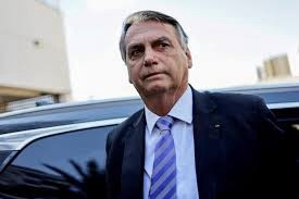  Jair Bolsonaro au centre d’une enquête pour tentative de coup d’État, va remettre son passeport à la police