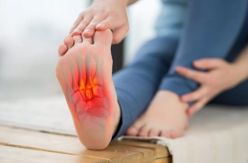  Tout ce que vous devez savoir sur l’arthrose du pied : symptômes, causes et traitements