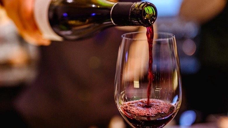  Saviez-vous que vous utilisez 14 muscles pour ouvrir une bouteille de vin ?