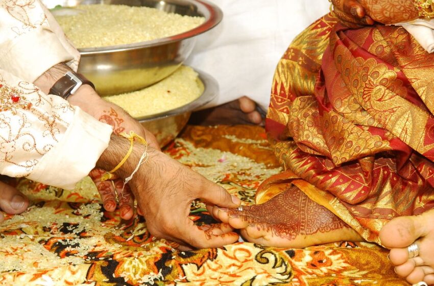  Saviez-vous que en Indes les jeunes mariés ne portent pas d’alliances à la main ?