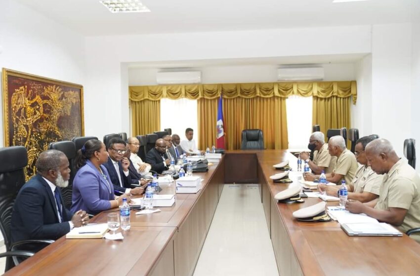  Réunion stratégique entre CP et PNH pour protéger le Palais National