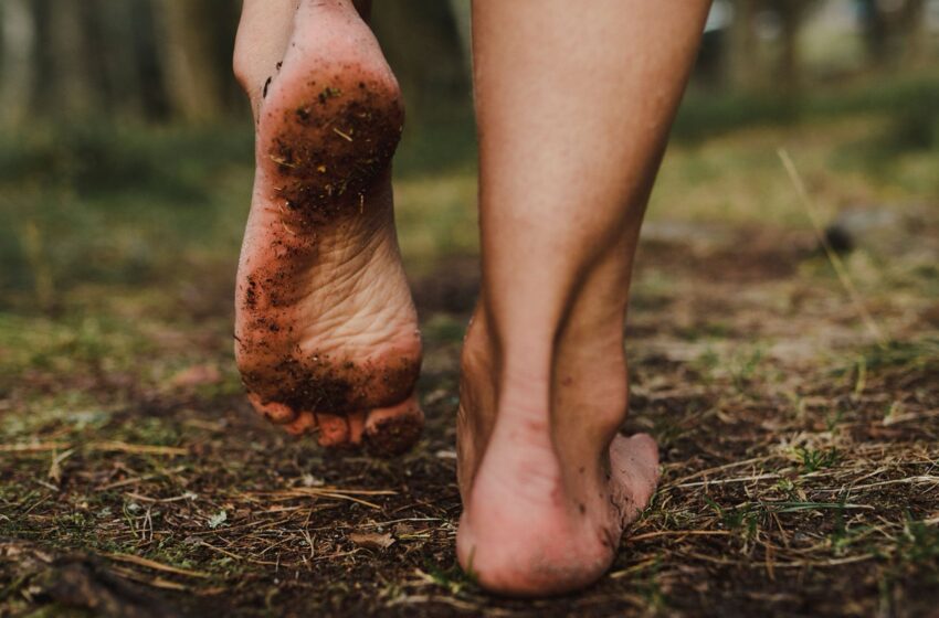  Pourquoi marcher pieds nus n’a que des atouts pour le corps