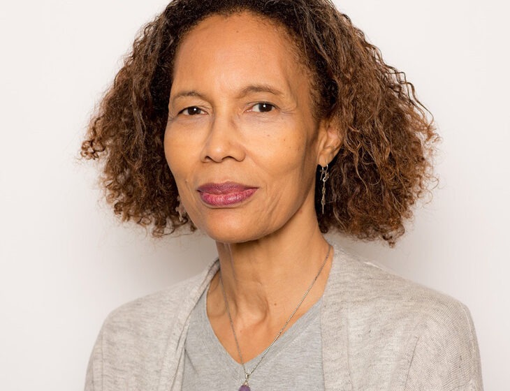  Saviez-vous que Yannick Lahens a été la première femme invitée d’honneur de la Foire du  Livres en Folie en Haïti ?