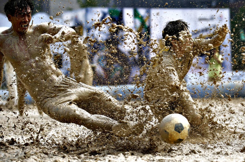 Le « swamp soccer » ou football de boue 