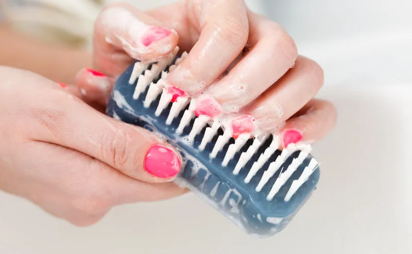  Saviez-vous que lorsque vous vous lavez les mains, vous devez nettoyer sous vos ongles ?