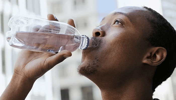  Saviez-vous que même s’il ne fait pas chaud, il faut boire de l’eau ?