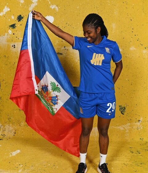  Batcheba Louis devient la première Haïtienne à jouer en Angleterre