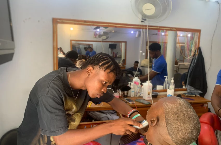  En Haïti, la pratique du coiffeur va bien au-delà d’un simple métier, c’est une véritable passion !