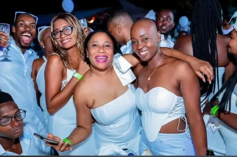  Cap-Haitien : dîner en blanc très réussi au Marché touristique du Cap-Haitien.