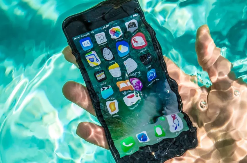  Comment réparer un téléphone tombé à l’eau?