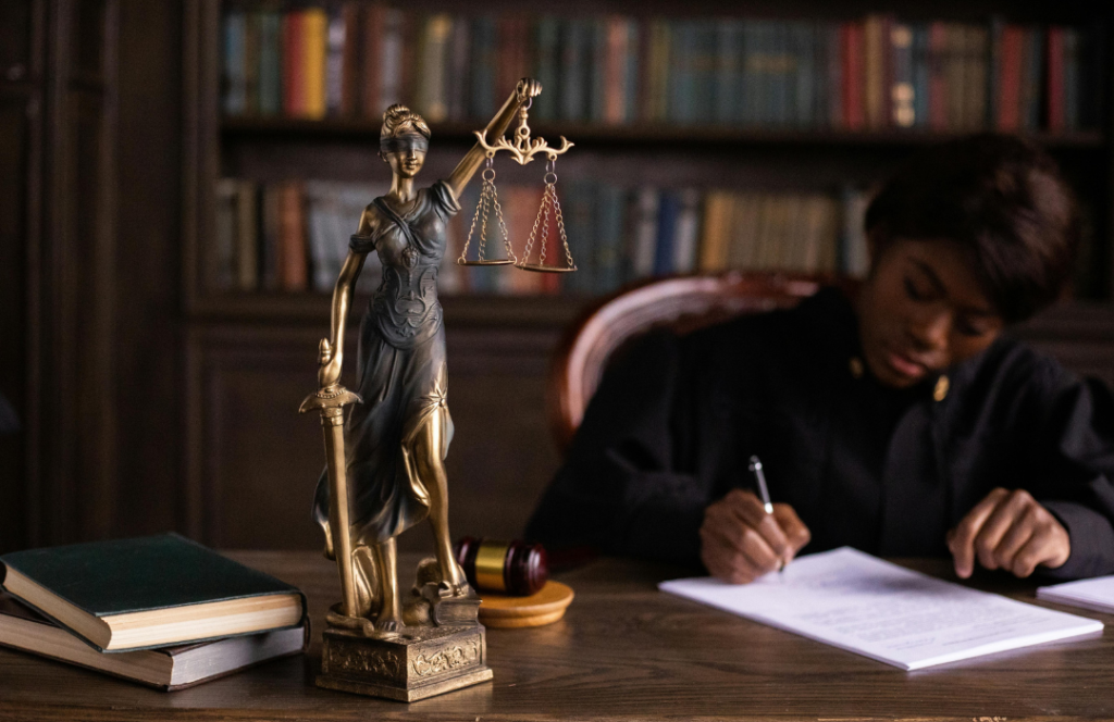 Èske w te konnen Repiblik Kongo se sèl peyi nan mond lan ki gen tribinal pou jije sòsyè ?