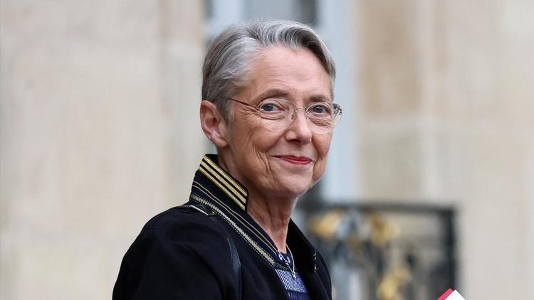  Élisabeth Borne, la Première ministre française a remis la démission de son gouvernement au président Emmanuel Macron qui l’a acceptée, a annoncé l’Élysée