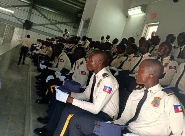  Graduation anticipée de la 33e cohorte de la PNH à Port-au-Prince