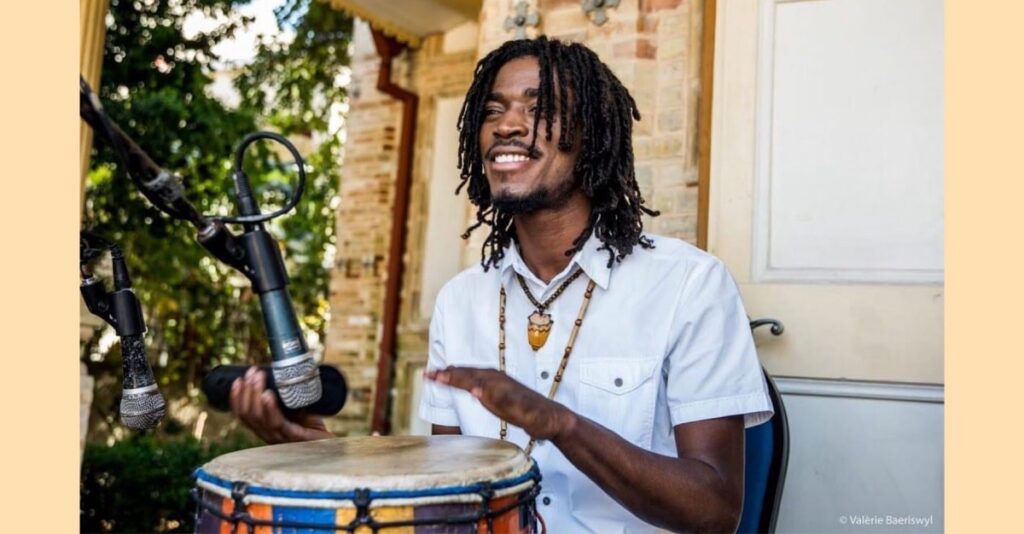 Les tambourineurs dans le vodou : gardien du rythme sacré