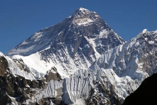  Saviez-vous que L’Everest gagne 4 mm de hauteur chaque année?
