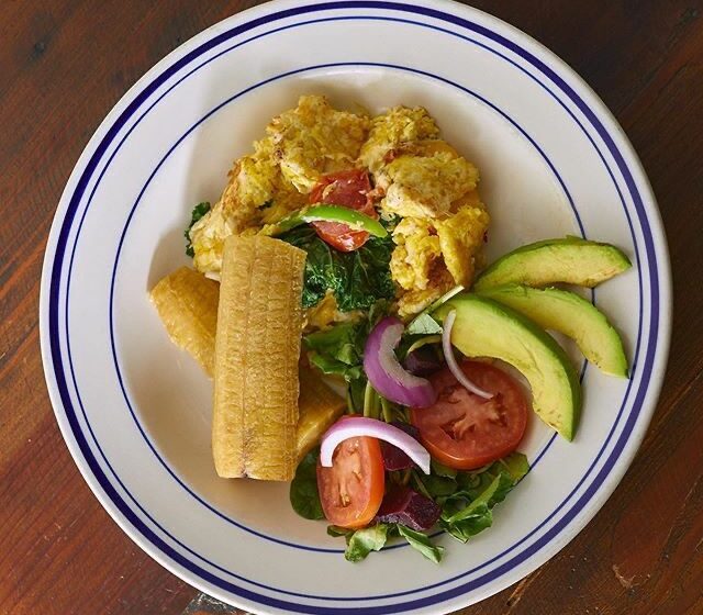  Œufs Haïtiens et Bananes bouillie ( banann ak ze )