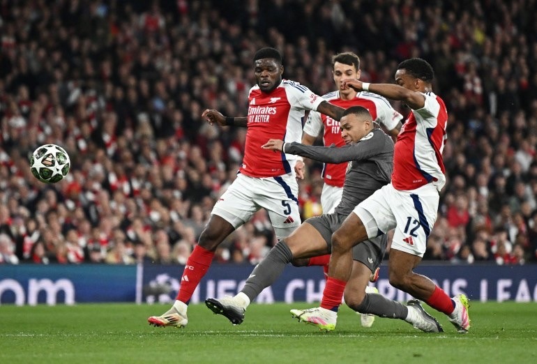  𝗔𝗥𝗦𝗘𝗡𝗔𝗟 𝗧𝗘𝗥𝗥𝗔𝗦𝗦𝗘 𝗟𝗘 𝗥𝗘𝗔𝗟 𝗠𝗔𝗗𝗥𝗜𝗗 !