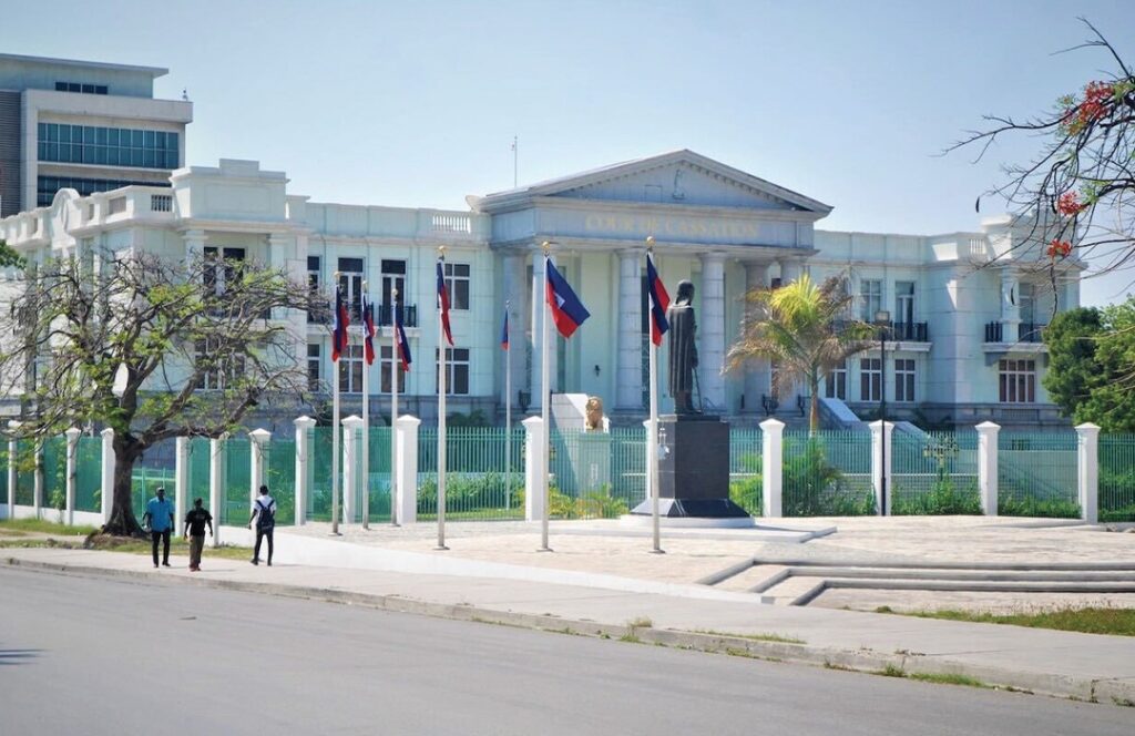 Ann pwoteje byen Leta pou n bati sèvis piblik ki solid