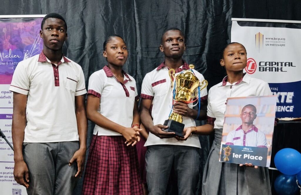 Sébastien Lapierre sacré champion du Concours de Slam Interscolaire 2026