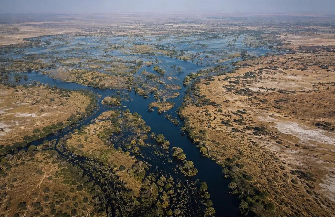 Saviez-vous qu&rsquo;il existe un fleuve géant qui se jette en plein milieu d&rsquo;un désert et disparaît complètement sans jamais atteindre la mer ?