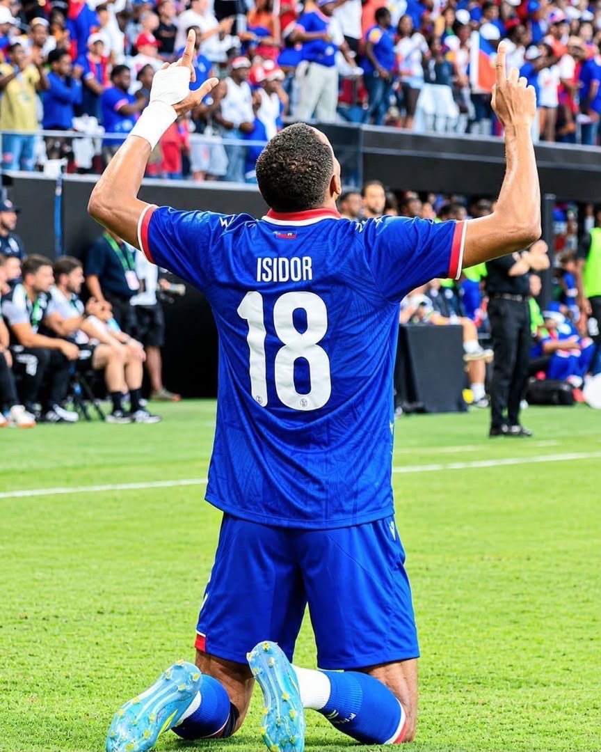 Wilson Isidor, héros d’Haïti&nbsp; avec un but et deux passes décisives pour offrir la victoire aux Grenadiers&nbsp;